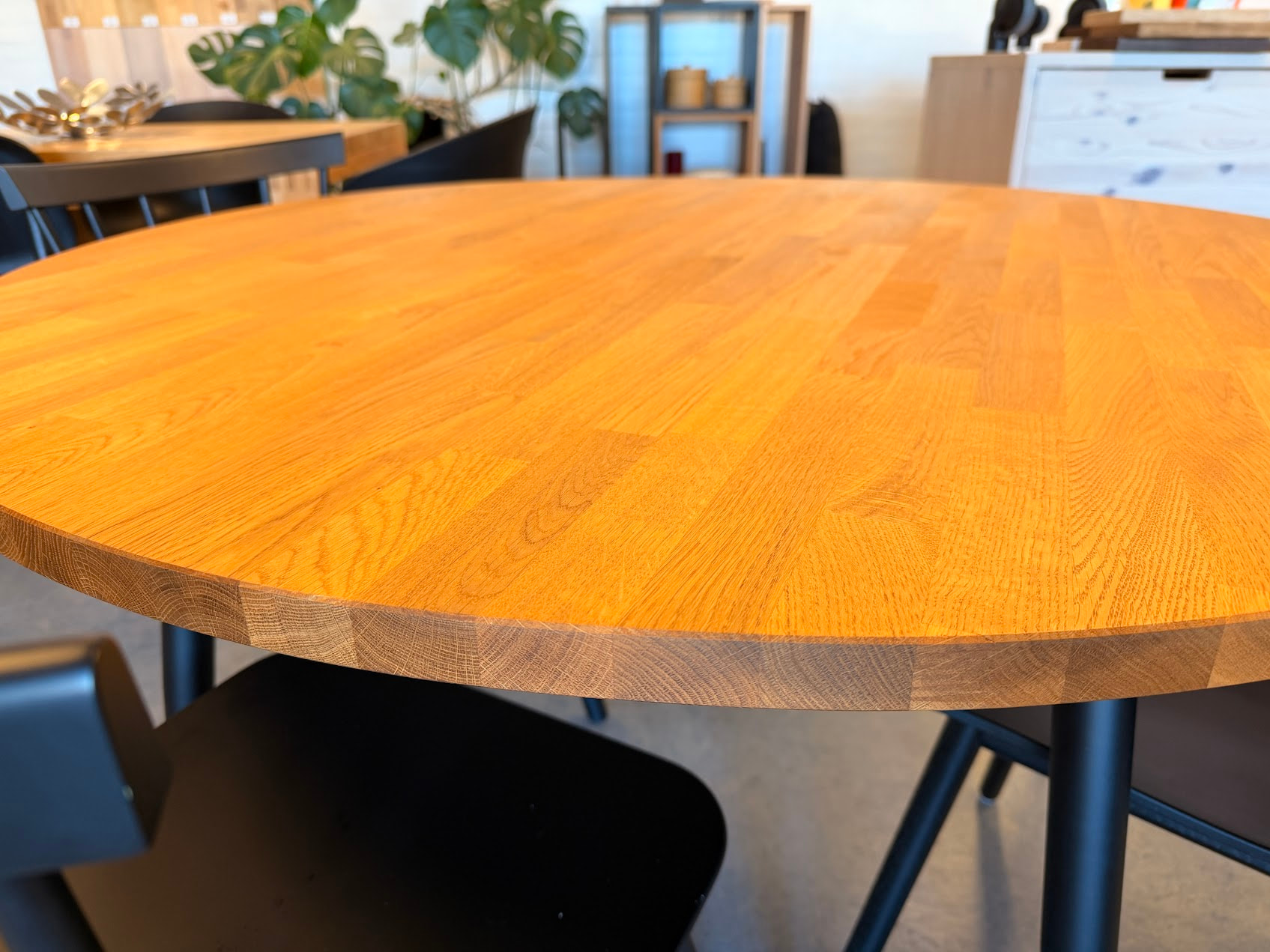 Rund bordplade med 2x2mm fas med naturolie 