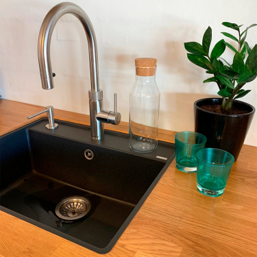 Køkkenbordplade i eg med underlimet vask